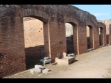 01353 ostia - regio ii - decumanus maximus - via della fontana - blick nach li zur casa dell'ercole bambino (ii,vi,3-4) - via della corporazzioni.jpg